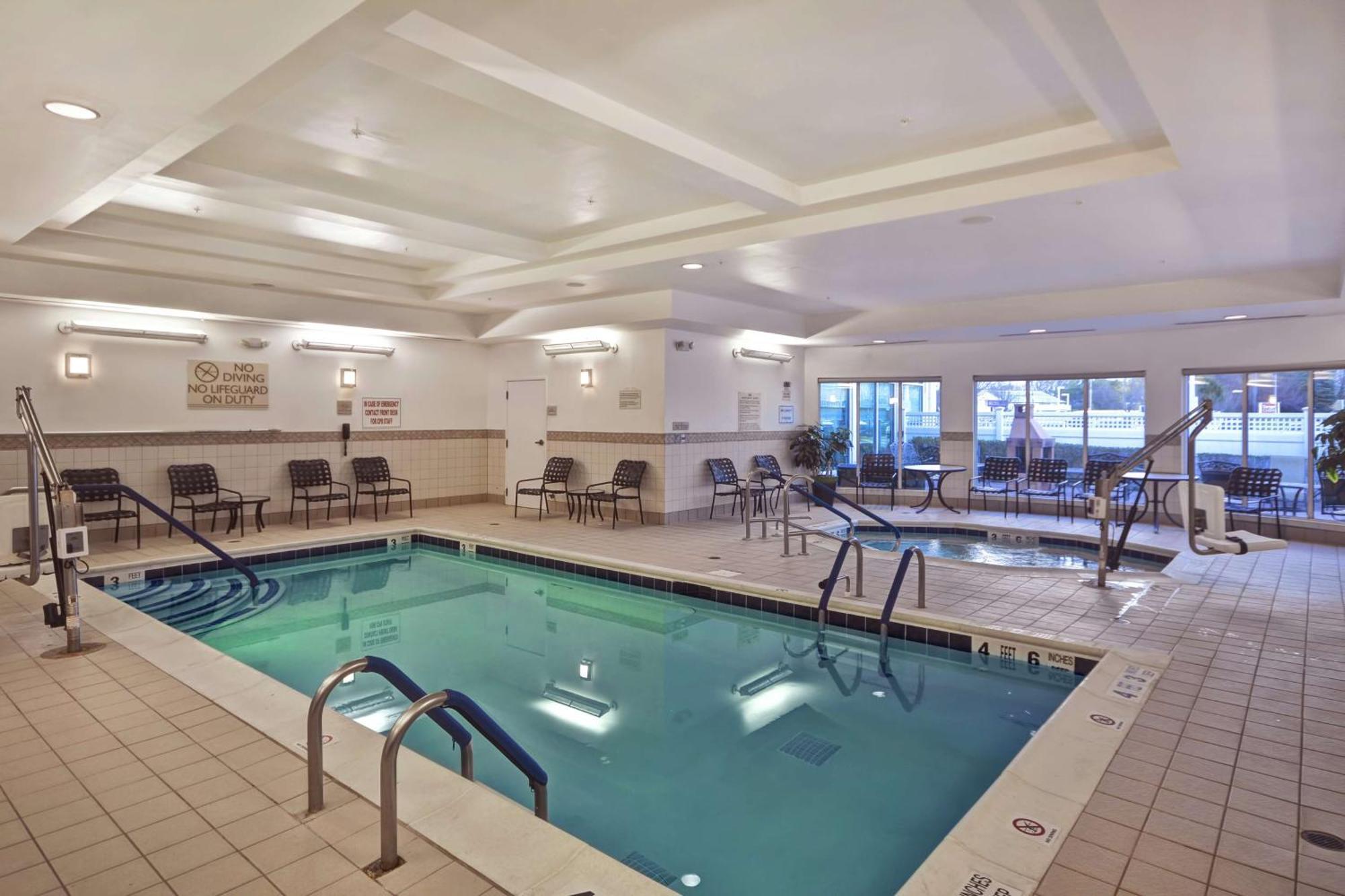 Hilton Garden Inn Ривергед Екстер'єр фото