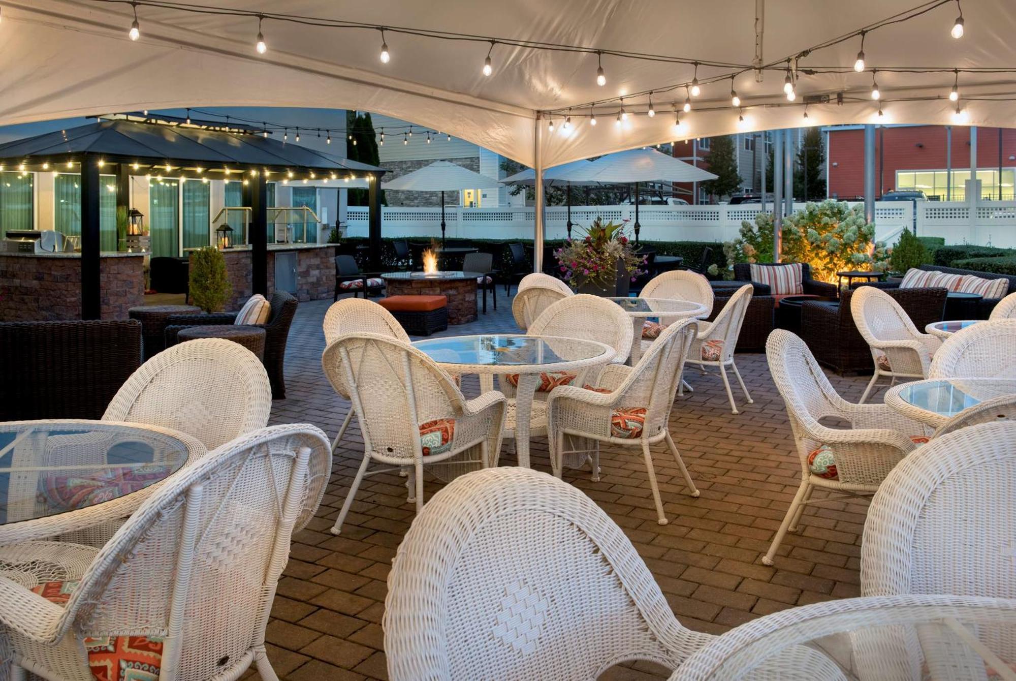 Hilton Garden Inn Ривергед Екстер'єр фото