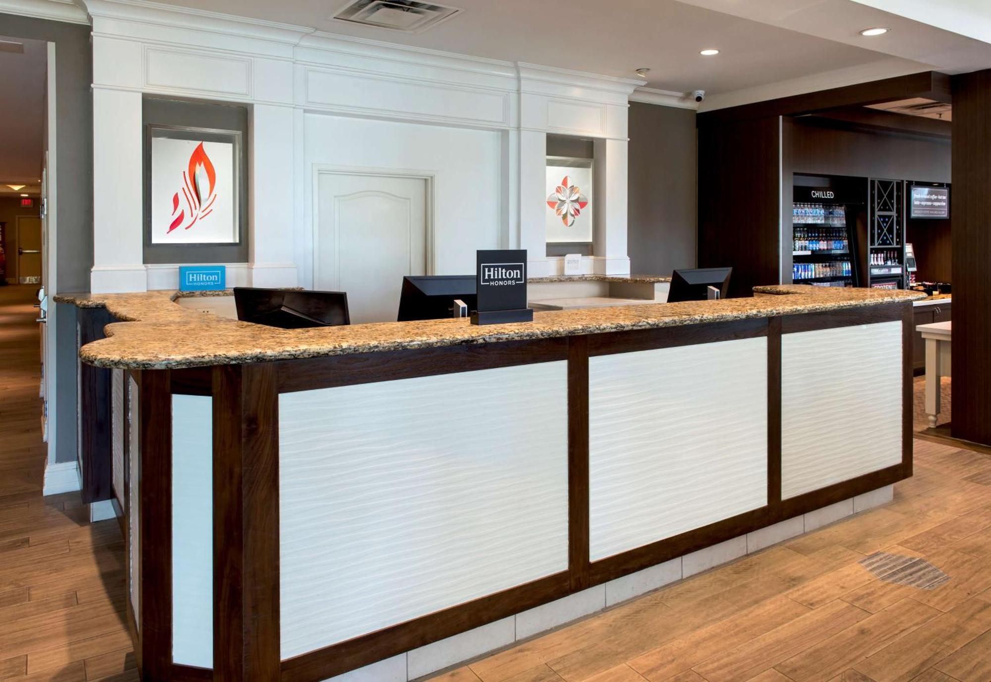 Hilton Garden Inn Ривергед Екстер'єр фото