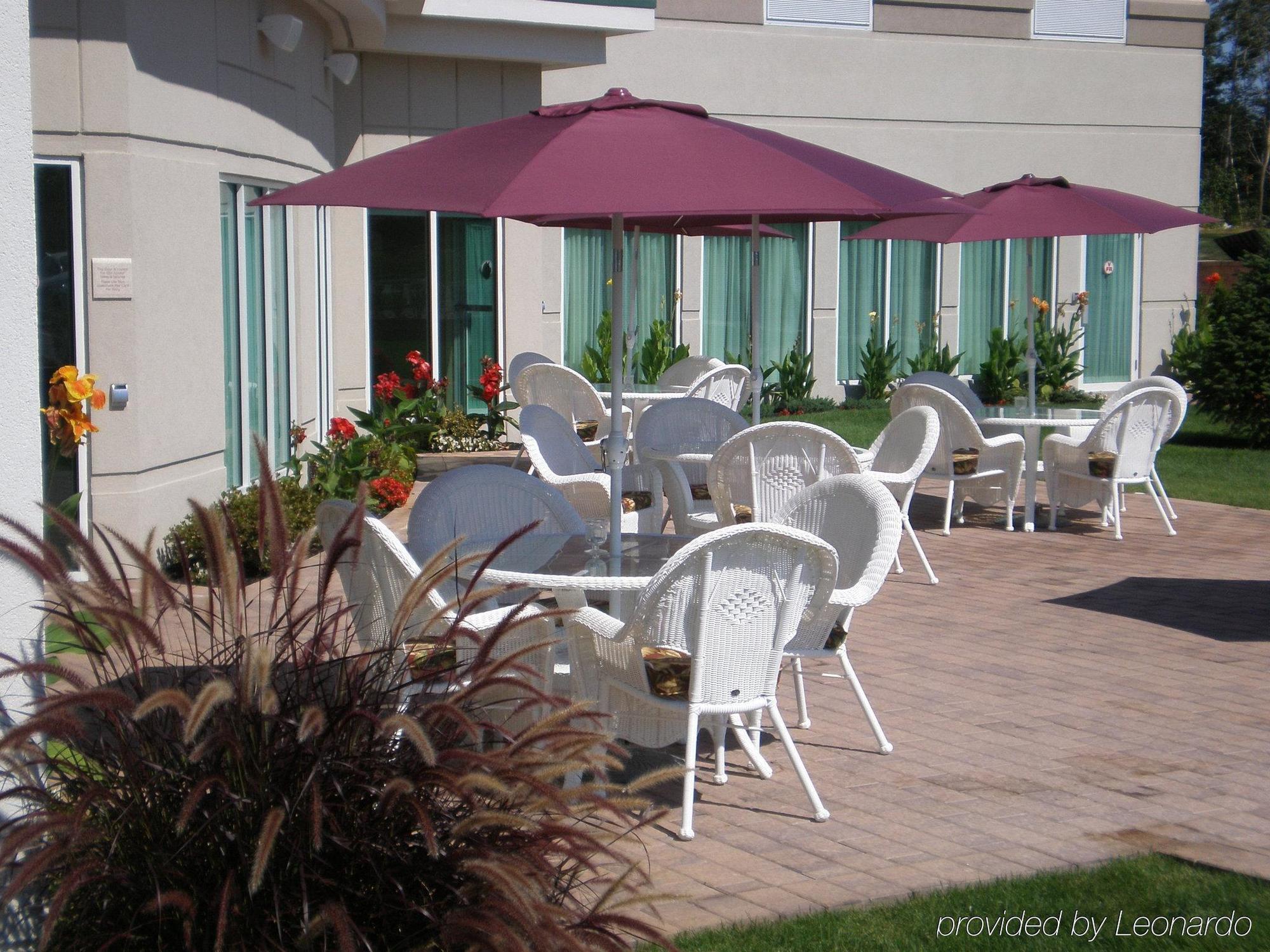 Hilton Garden Inn Ривергед Ресторан фото