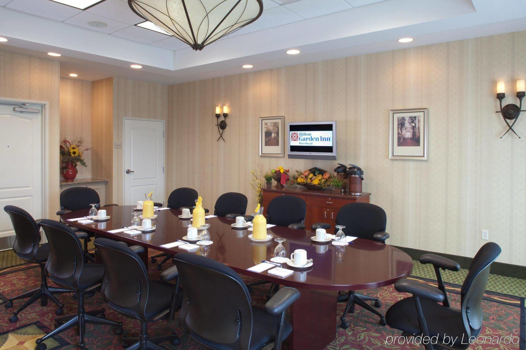 Hilton Garden Inn Ривергед Екстер'єр фото