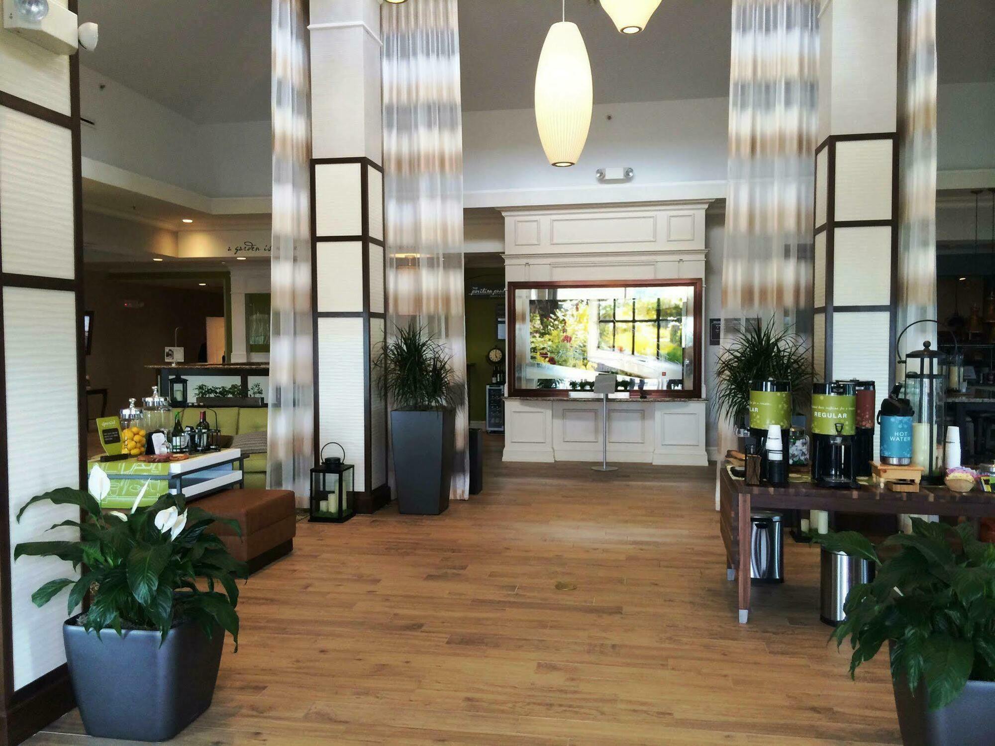 Hilton Garden Inn Ривергед Екстер'єр фото