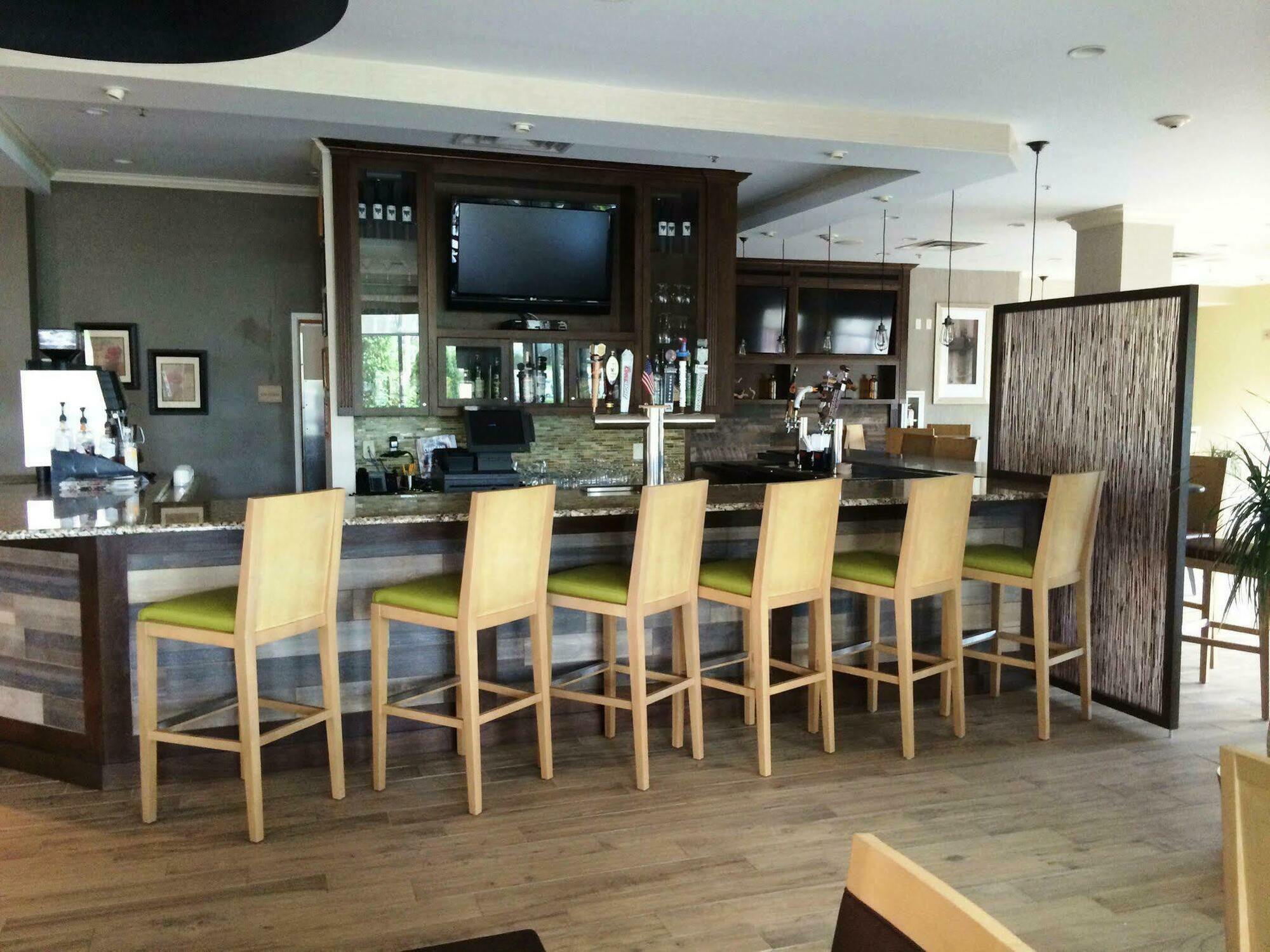 Hilton Garden Inn Ривергед Екстер'єр фото