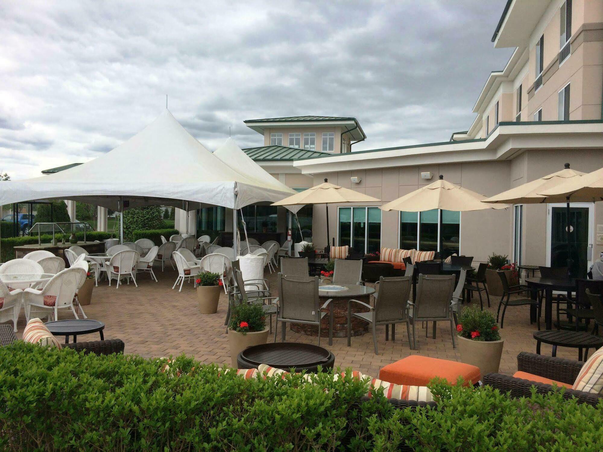 Hilton Garden Inn Ривергед Екстер'єр фото